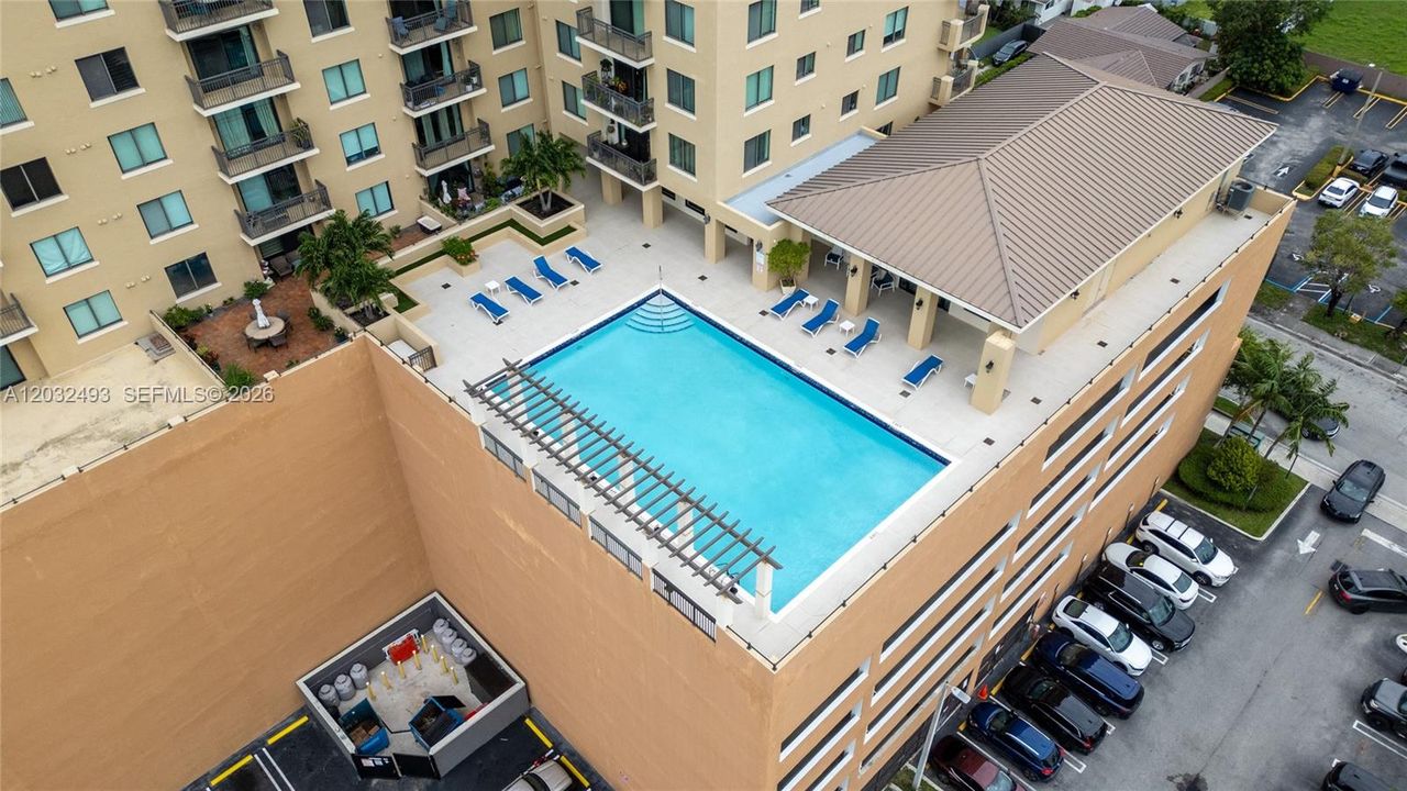 For Sale: $420,000 (2 beds, 2 baths, 1009 Square Feet)