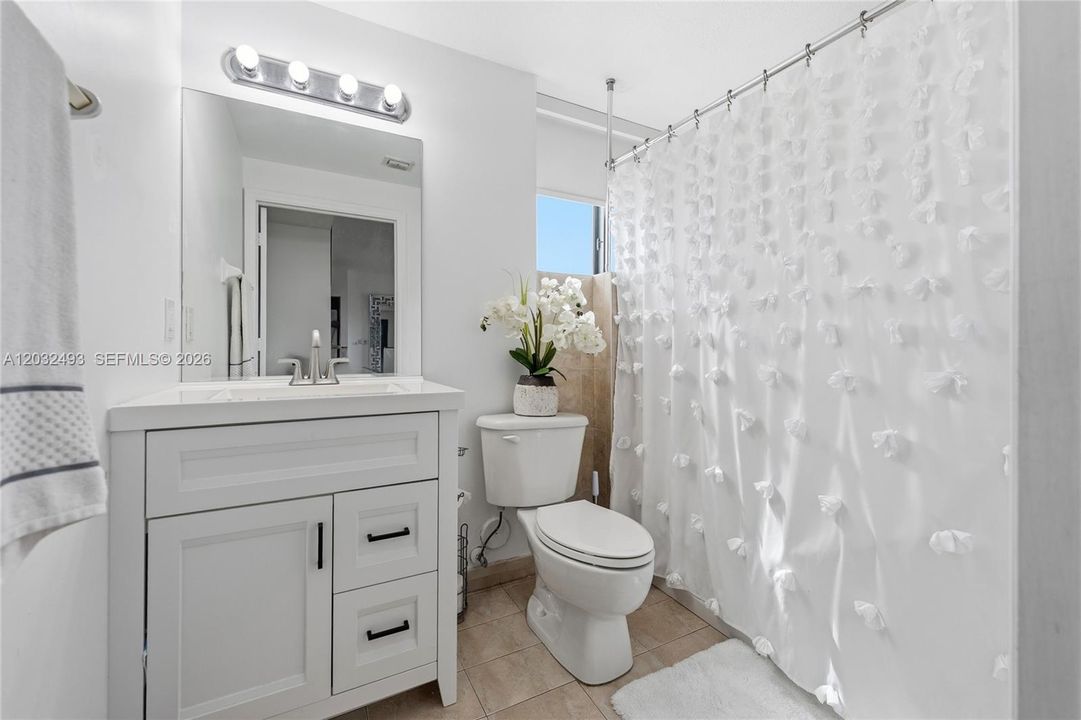 For Sale: $420,000 (2 beds, 2 baths, 1009 Square Feet)