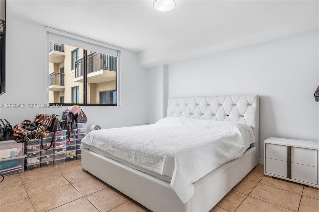 For Sale: $420,000 (2 beds, 2 baths, 1009 Square Feet)
