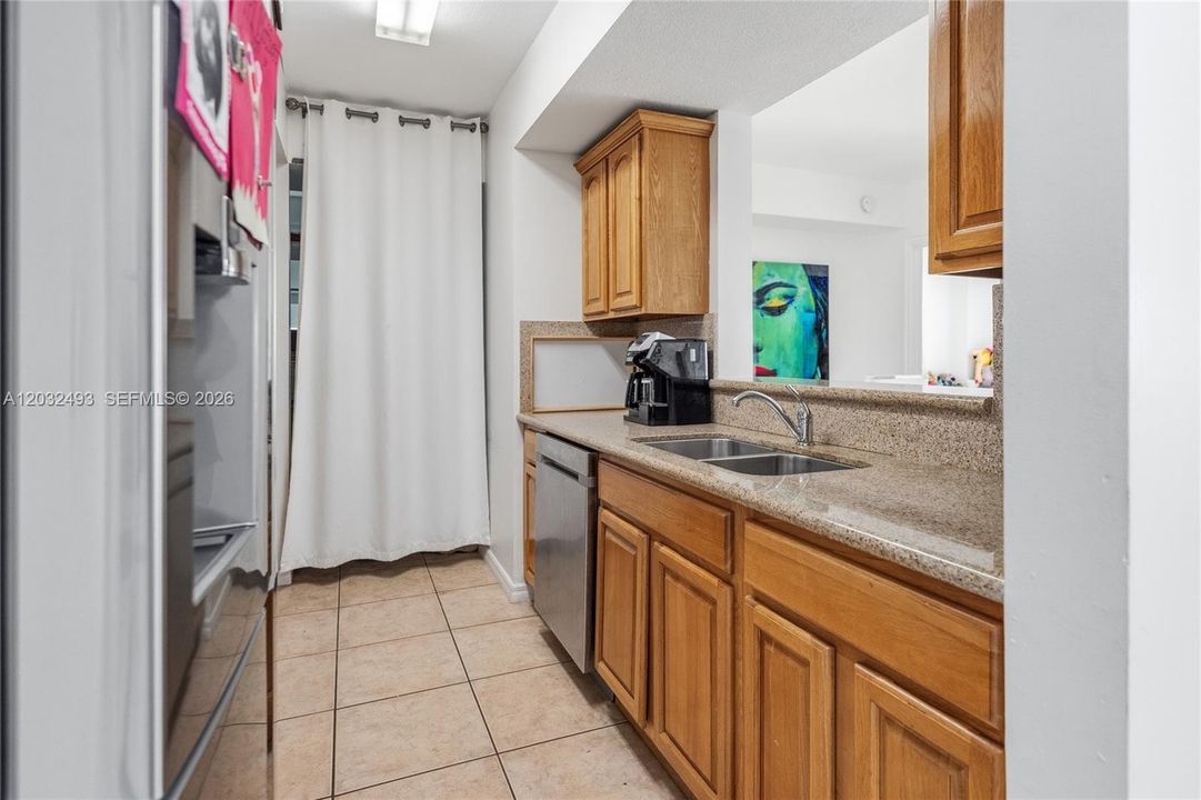 For Sale: $420,000 (2 beds, 2 baths, 1009 Square Feet)