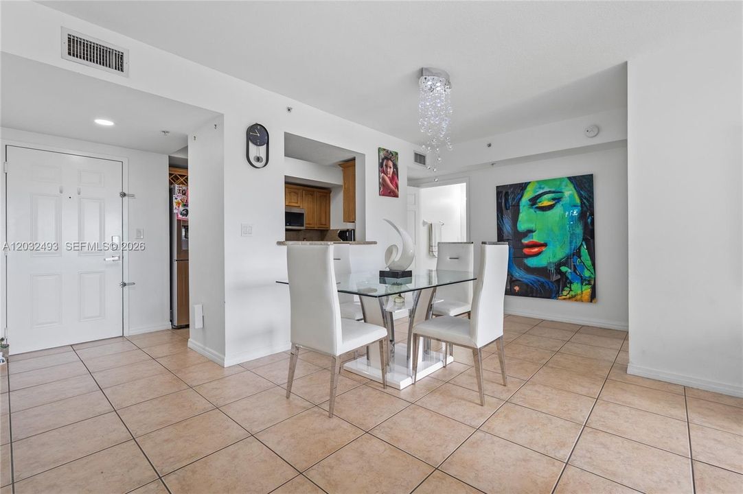 For Sale: $420,000 (2 beds, 2 baths, 1009 Square Feet)