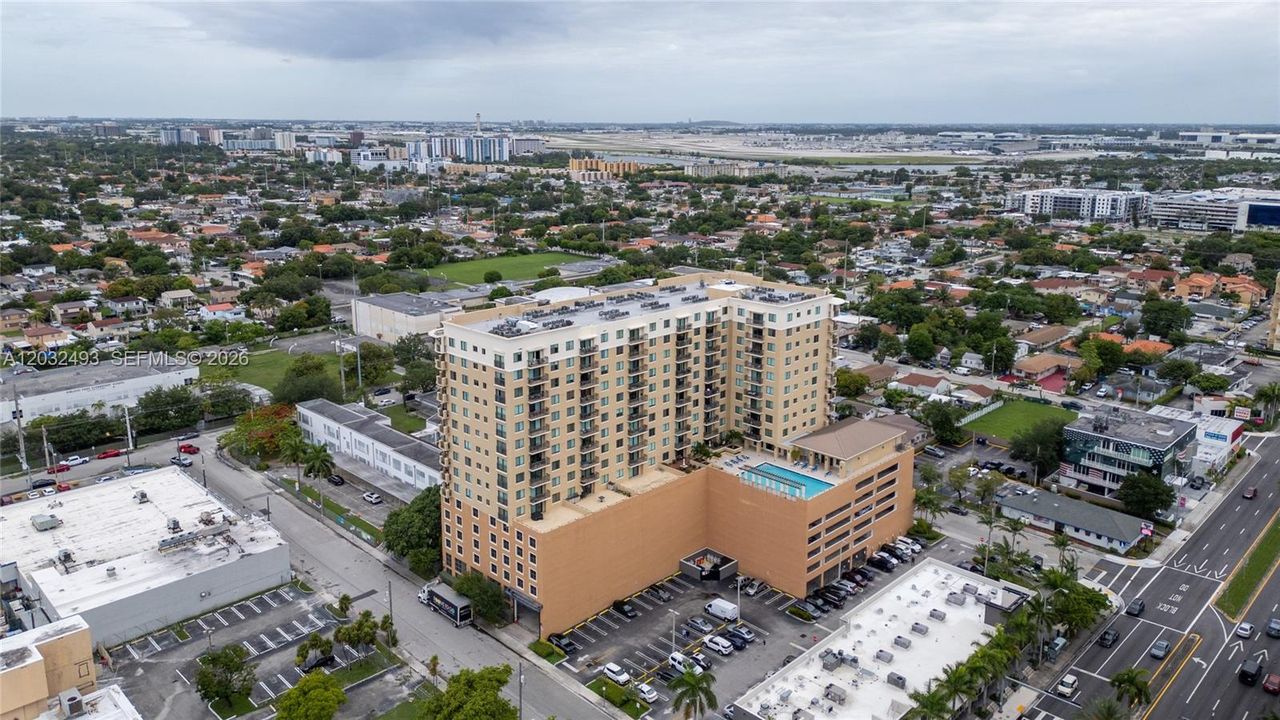 For Sale: $420,000 (2 beds, 2 baths, 1009 Square Feet)