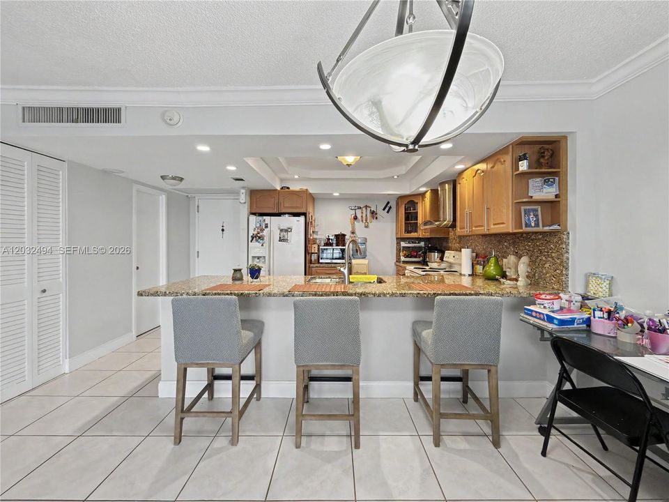 For Sale: $499,000 (1 beds, 2 baths, 824 Square Feet)