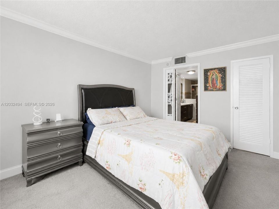 For Sale: $499,000 (1 beds, 2 baths, 824 Square Feet)