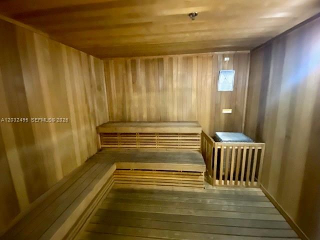 For Sale: $481,000 (1 beds, 1 baths, 622 Square Feet)