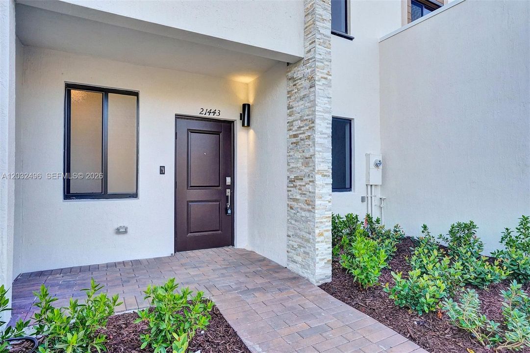 For Rent: $2,550 (3 beds, 2 baths, 1442 Square Feet)