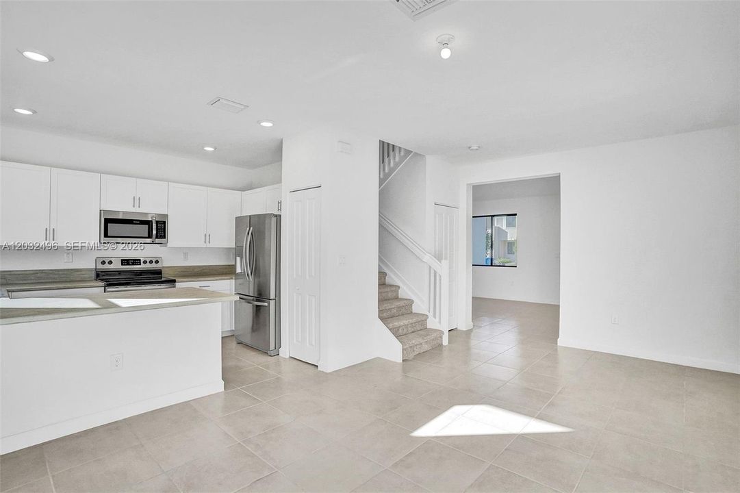 For Rent: $2,550 (3 beds, 2 baths, 1442 Square Feet)