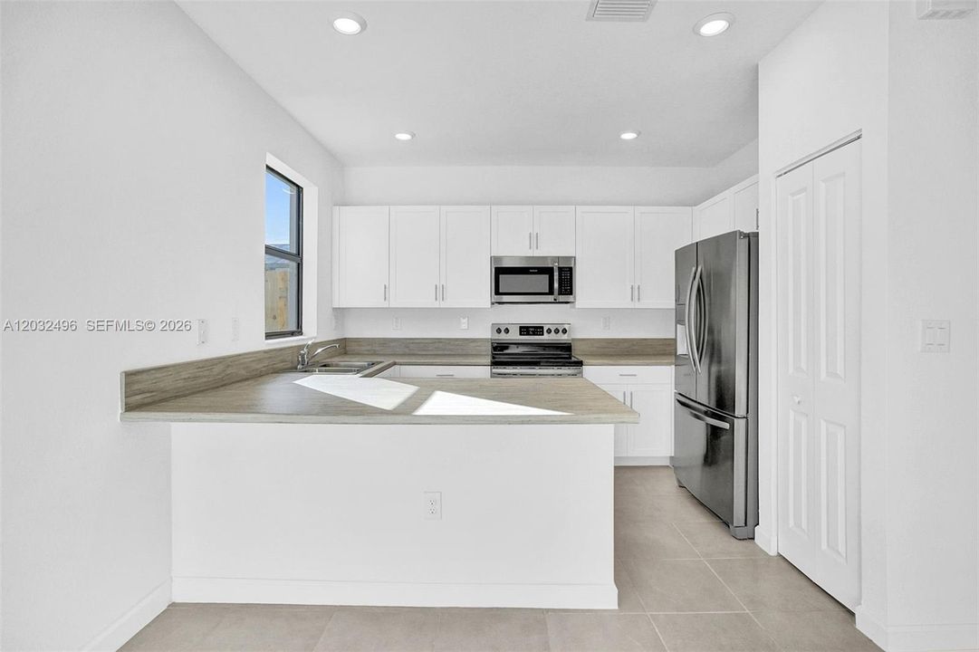 For Rent: $2,550 (3 beds, 2 baths, 1442 Square Feet)