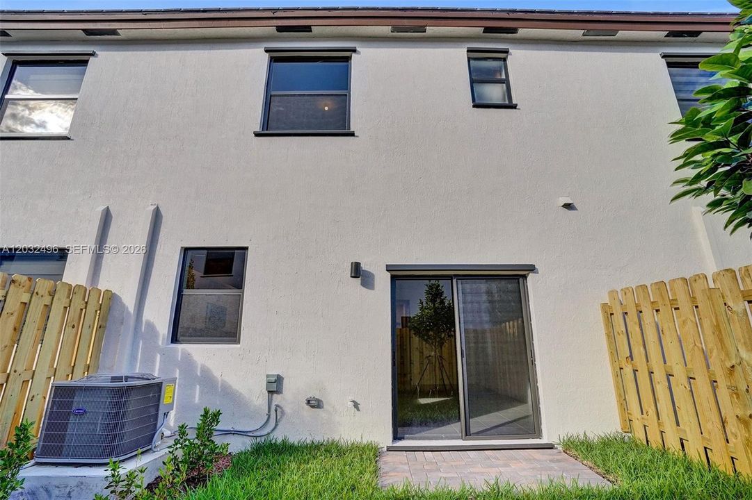 For Rent: $2,550 (3 beds, 2 baths, 1442 Square Feet)