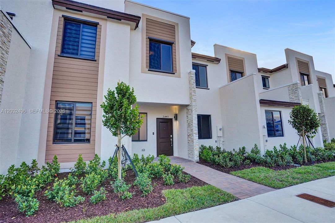 For Rent: $2,550 (3 beds, 2 baths, 1442 Square Feet)