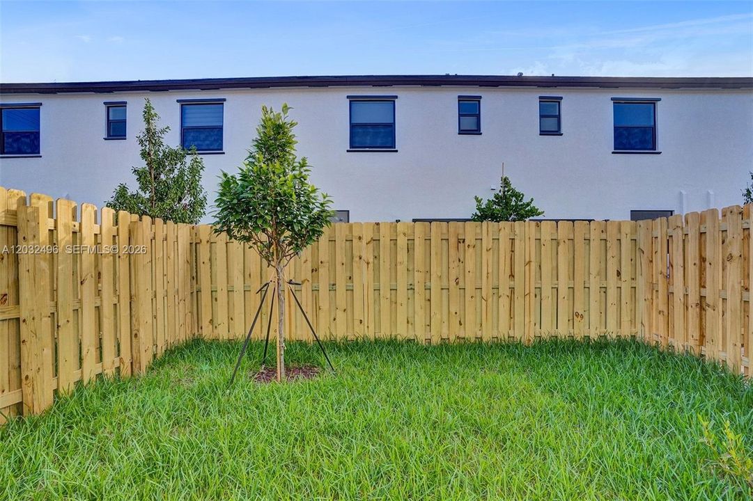 For Rent: $2,550 (3 beds, 2 baths, 1442 Square Feet)