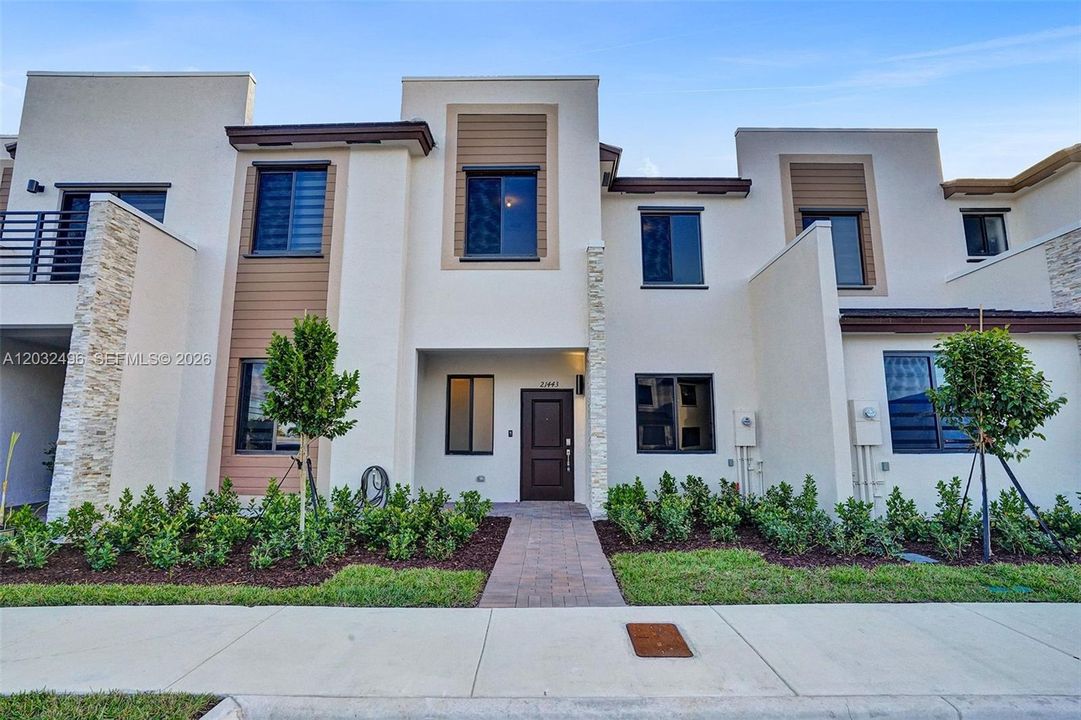 For Rent: $2,550 (3 beds, 2 baths, 1442 Square Feet)