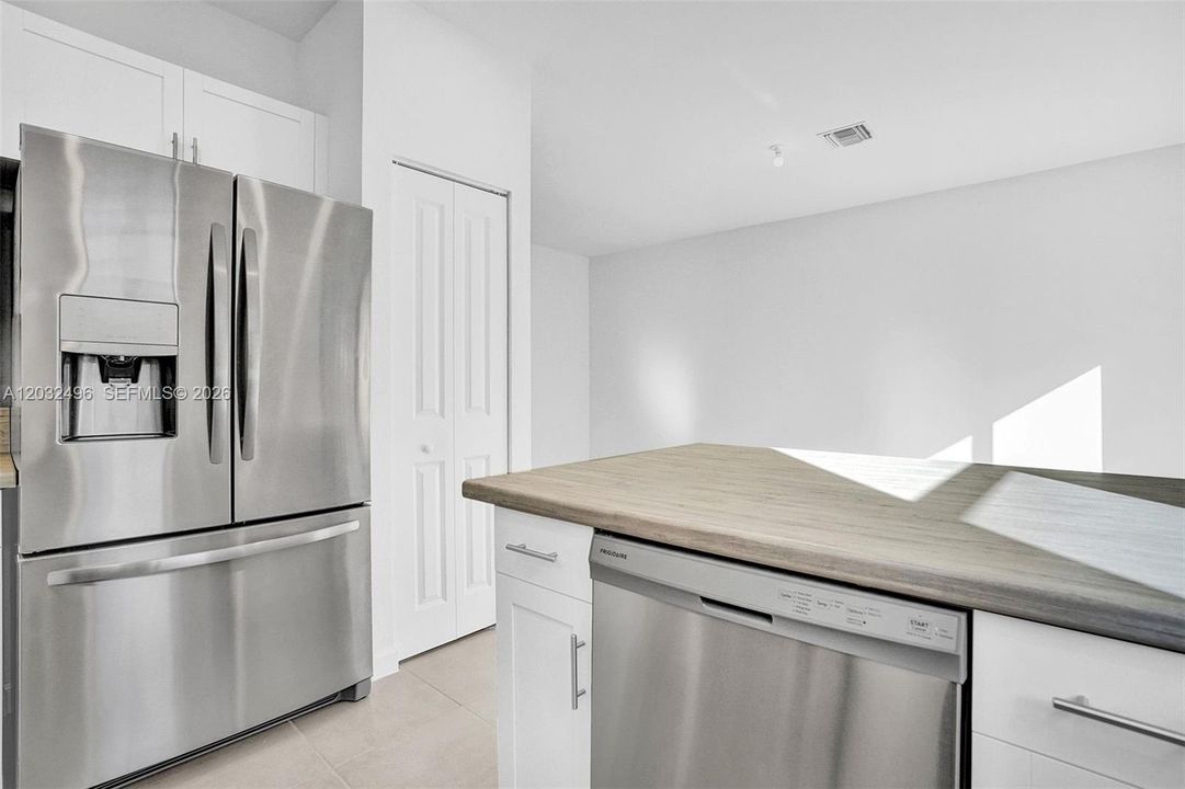 For Rent: $2,550 (3 beds, 2 baths, 1442 Square Feet)