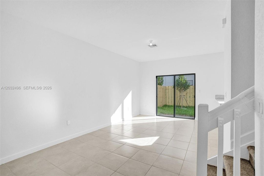For Rent: $2,550 (3 beds, 2 baths, 1442 Square Feet)