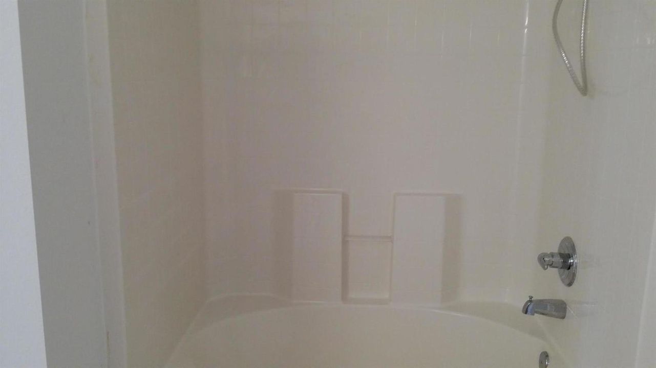 Master Roman Tub