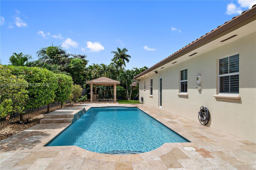 For Rent: $6,950 (4 beds, 3 baths, 2410 Square Feet)