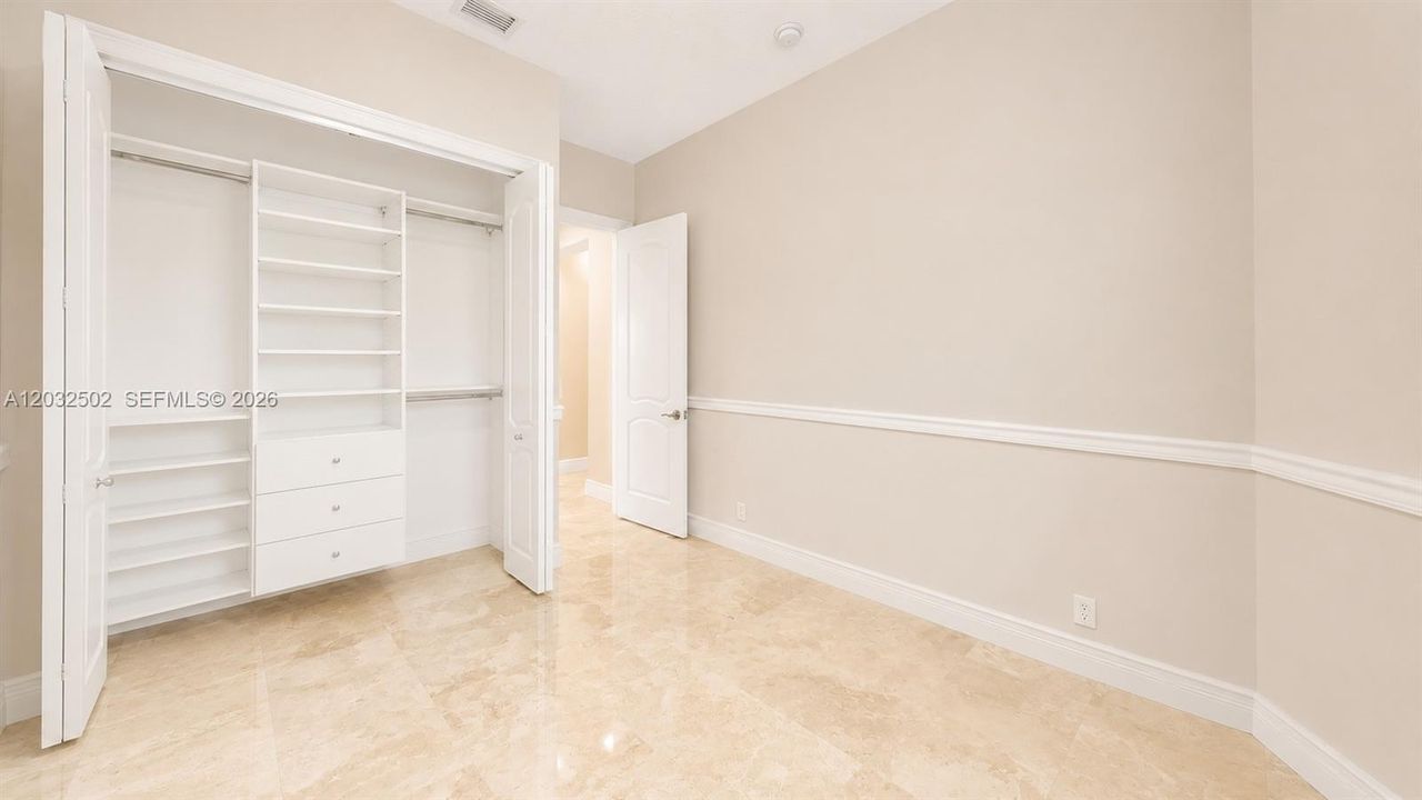 For Rent: $6,950 (4 beds, 3 baths, 2410 Square Feet)