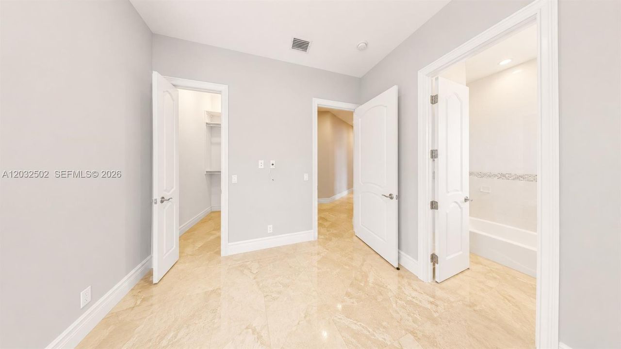 For Rent: $6,950 (4 beds, 3 baths, 2410 Square Feet)