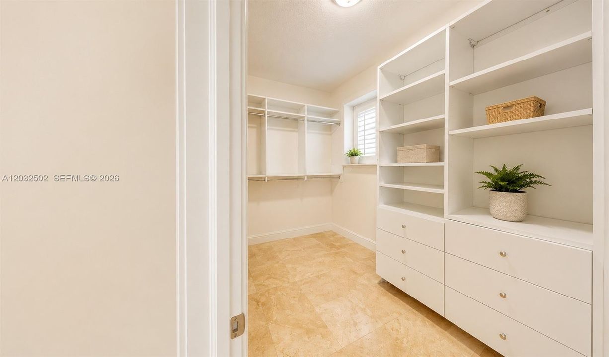 For Rent: $6,950 (4 beds, 3 baths, 2410 Square Feet)