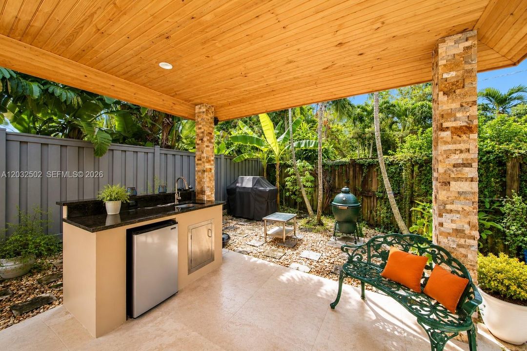 For Rent: $6,950 (4 beds, 3 baths, 2410 Square Feet)