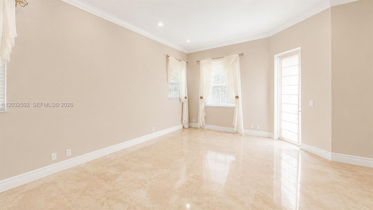 For Rent: $6,950 (4 beds, 3 baths, 2410 Square Feet)