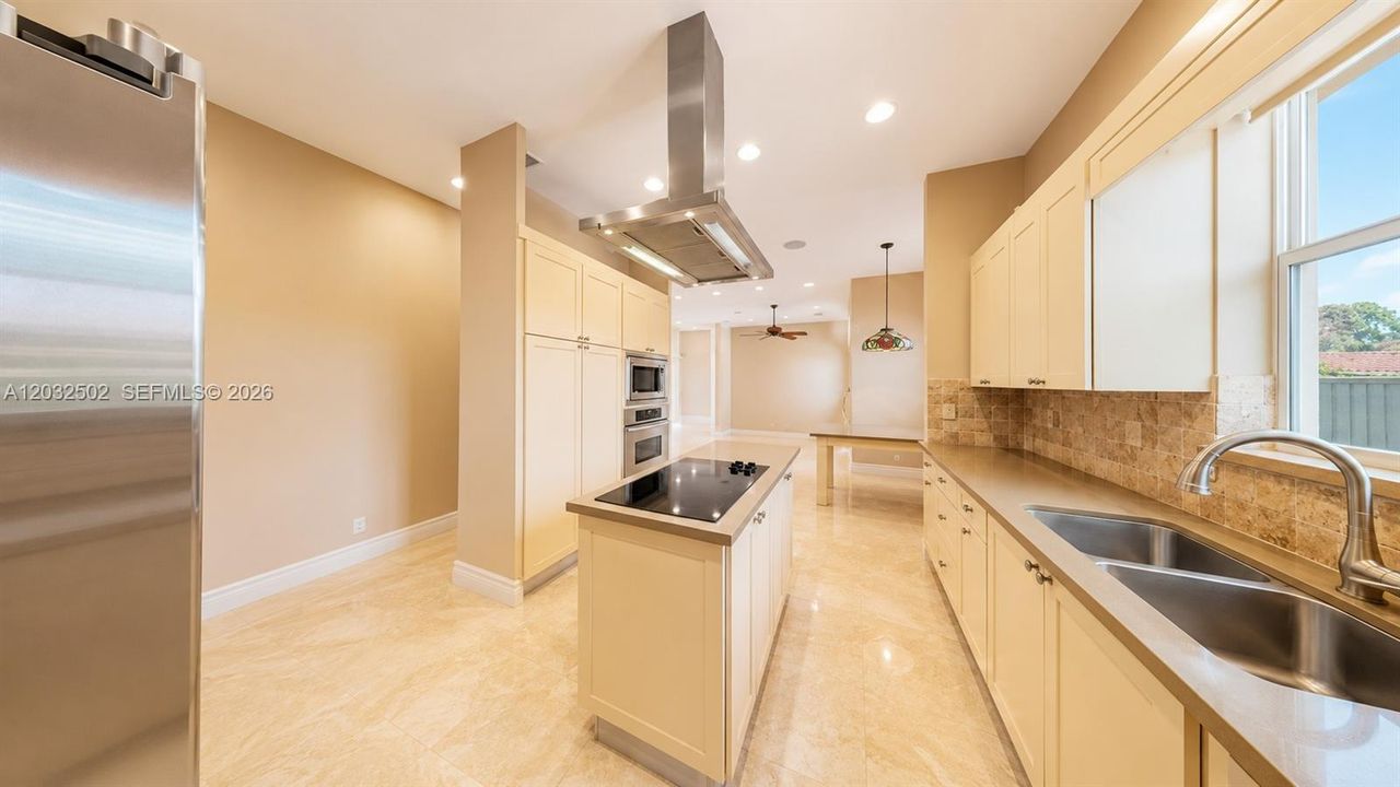 For Rent: $6,950 (4 beds, 3 baths, 2410 Square Feet)