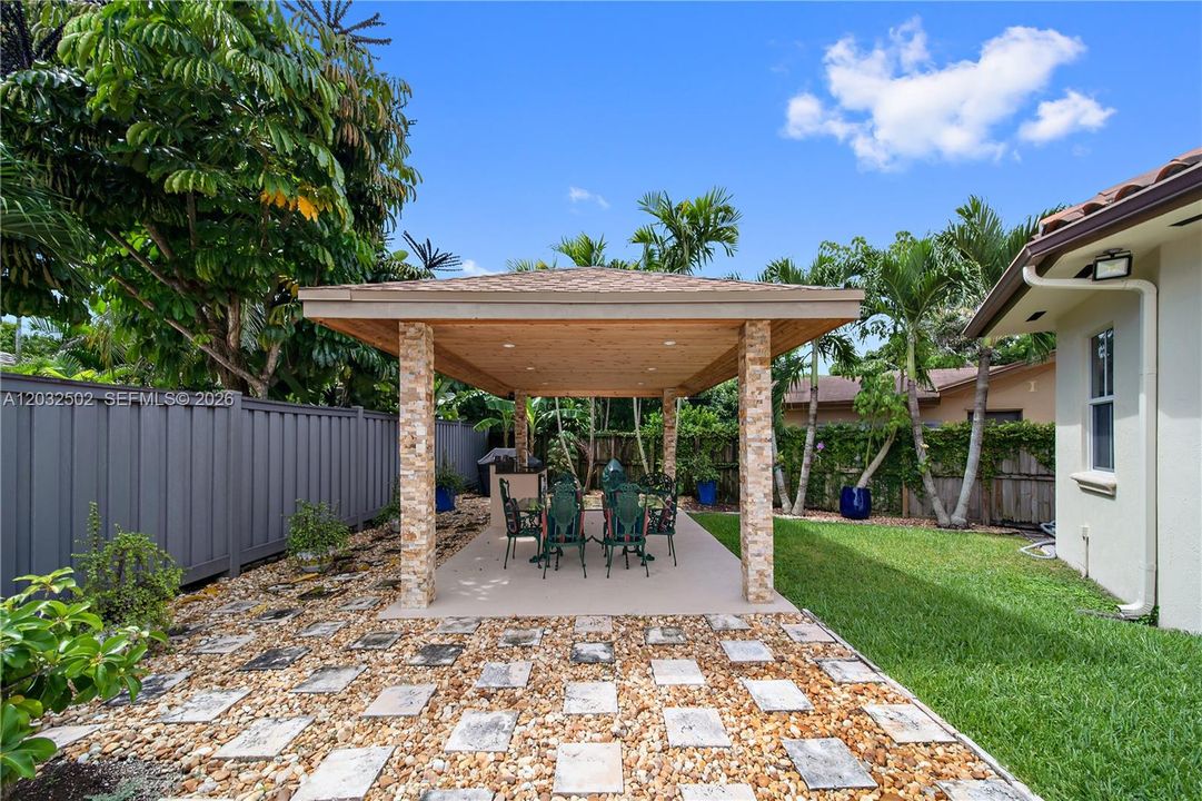 For Rent: $6,950 (4 beds, 3 baths, 2410 Square Feet)