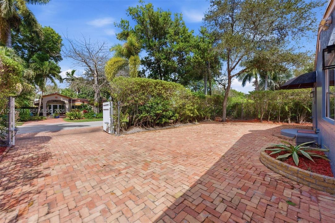 For Rent: $5,000 (3 beds, 3 baths, 1859 Square Feet)