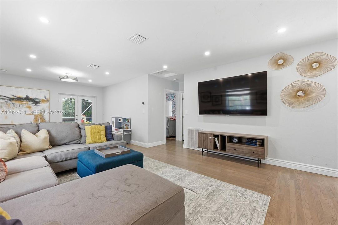 For Rent: $5,000 (3 beds, 3 baths, 1859 Square Feet)
