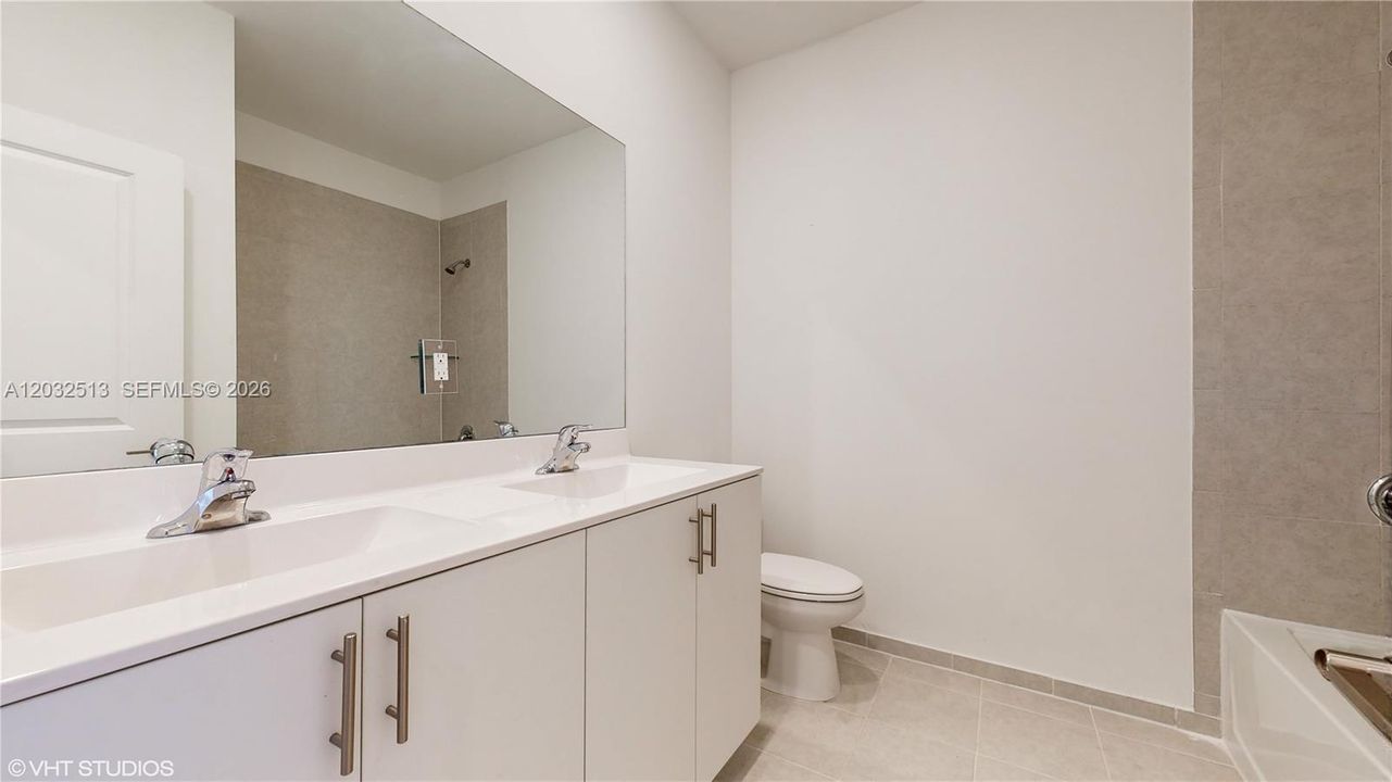 En Venta: $428,000 (3 camas, 2 baños, 1832 Pies cuadrados)
