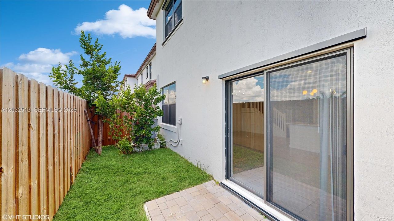 En Venta: $428,000 (3 camas, 2 baños, 1832 Pies cuadrados)