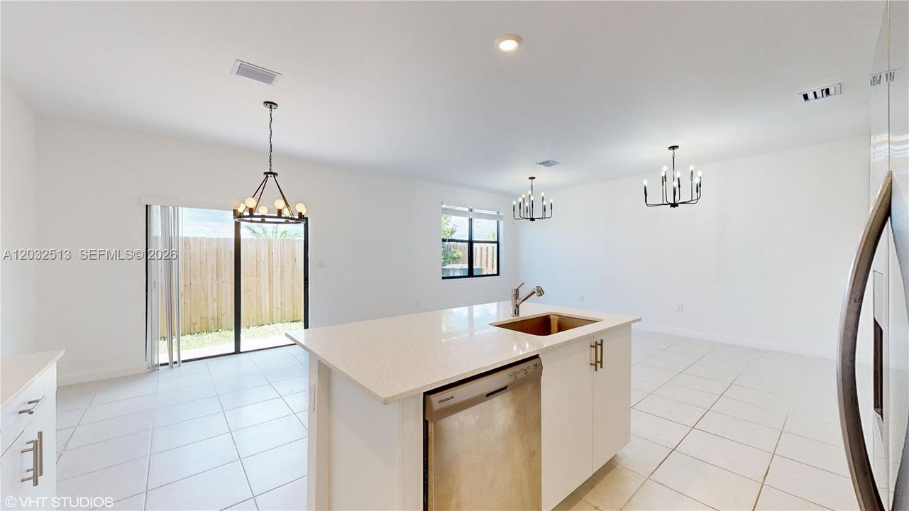 En Venta: $428,000 (3 camas, 2 baños, 1832 Pies cuadrados)