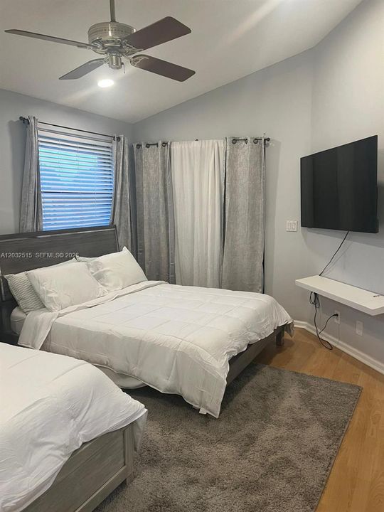 For Sale: $250,000 (3 beds, 2 baths, 1100 Square Feet)