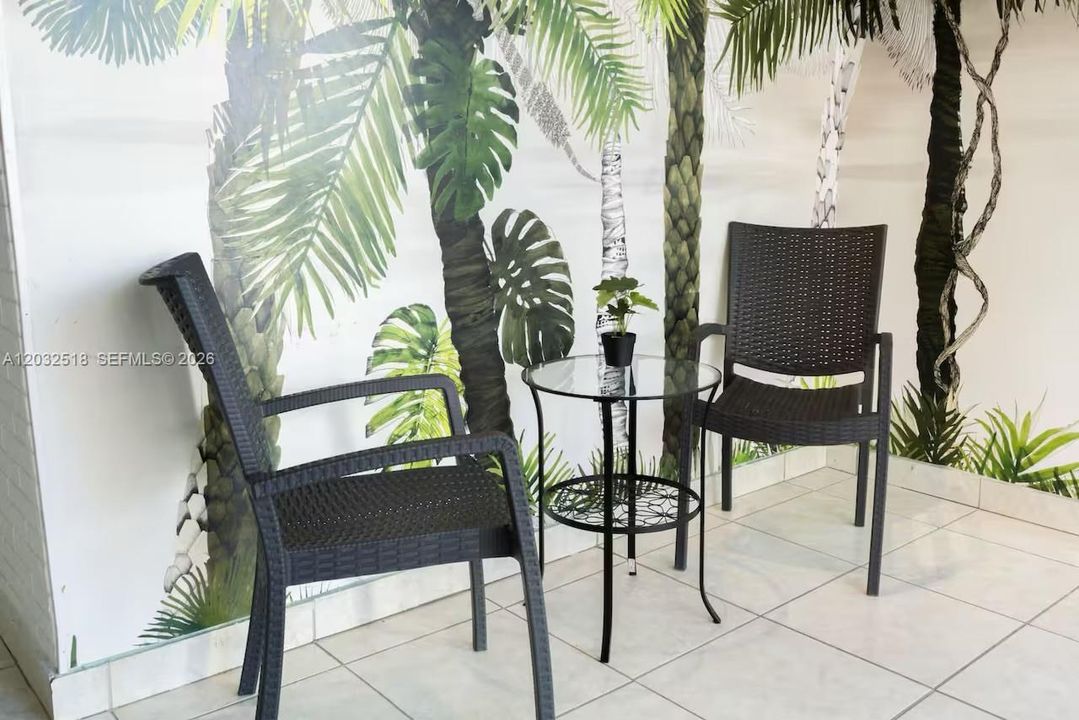 For Sale: $330,000 (1 beds, 1 baths, 428 Square Feet)