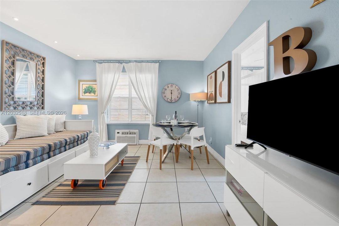 For Sale: $330,000 (1 beds, 1 baths, 428 Square Feet)