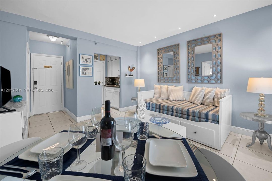 For Sale: $330,000 (1 beds, 1 baths, 428 Square Feet)