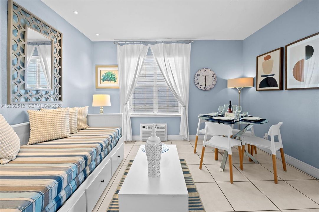 For Sale: $330,000 (1 beds, 1 baths, 428 Square Feet)