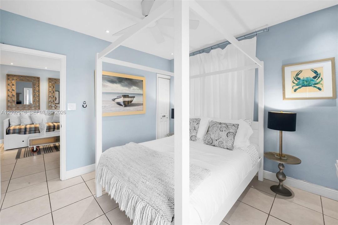 For Sale: $330,000 (1 beds, 1 baths, 428 Square Feet)