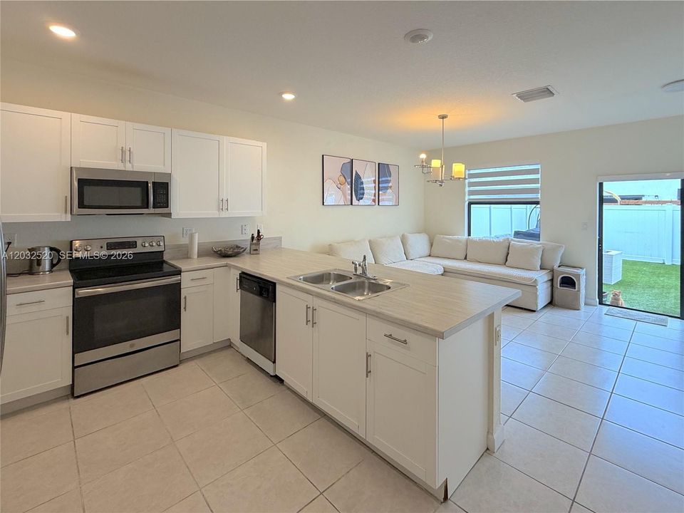 For Sale: $488,000 (3 beds, 2 baths, 1412 Square Feet)