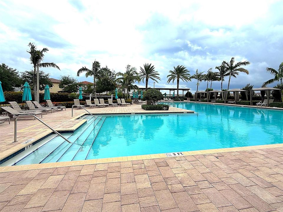 For Sale: $488,000 (3 beds, 2 baths, 1412 Square Feet)