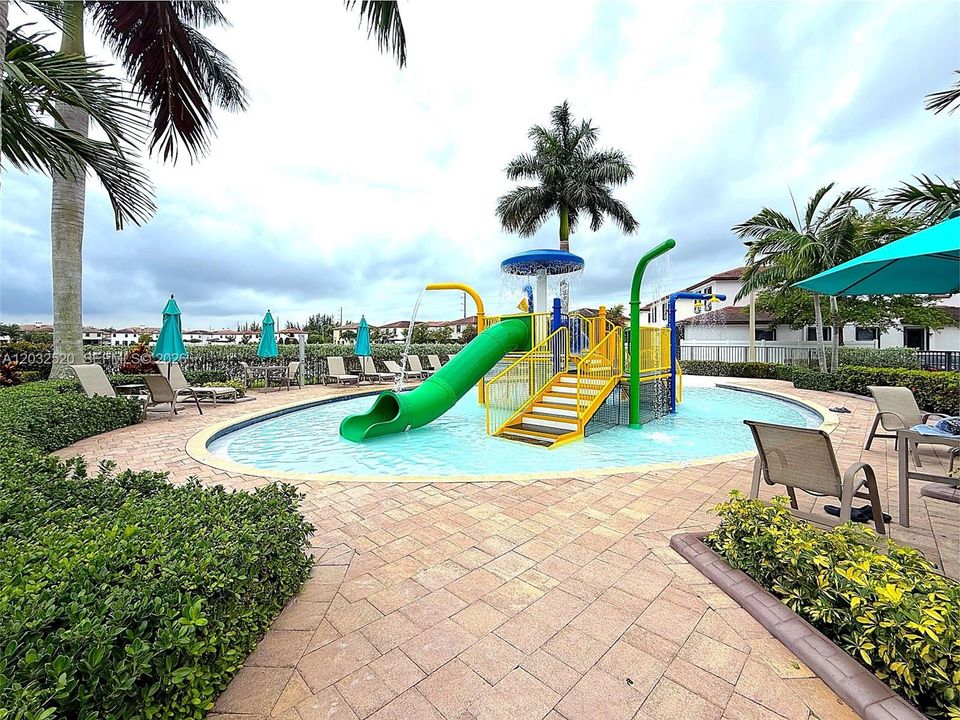 For Sale: $488,000 (3 beds, 2 baths, 1412 Square Feet)