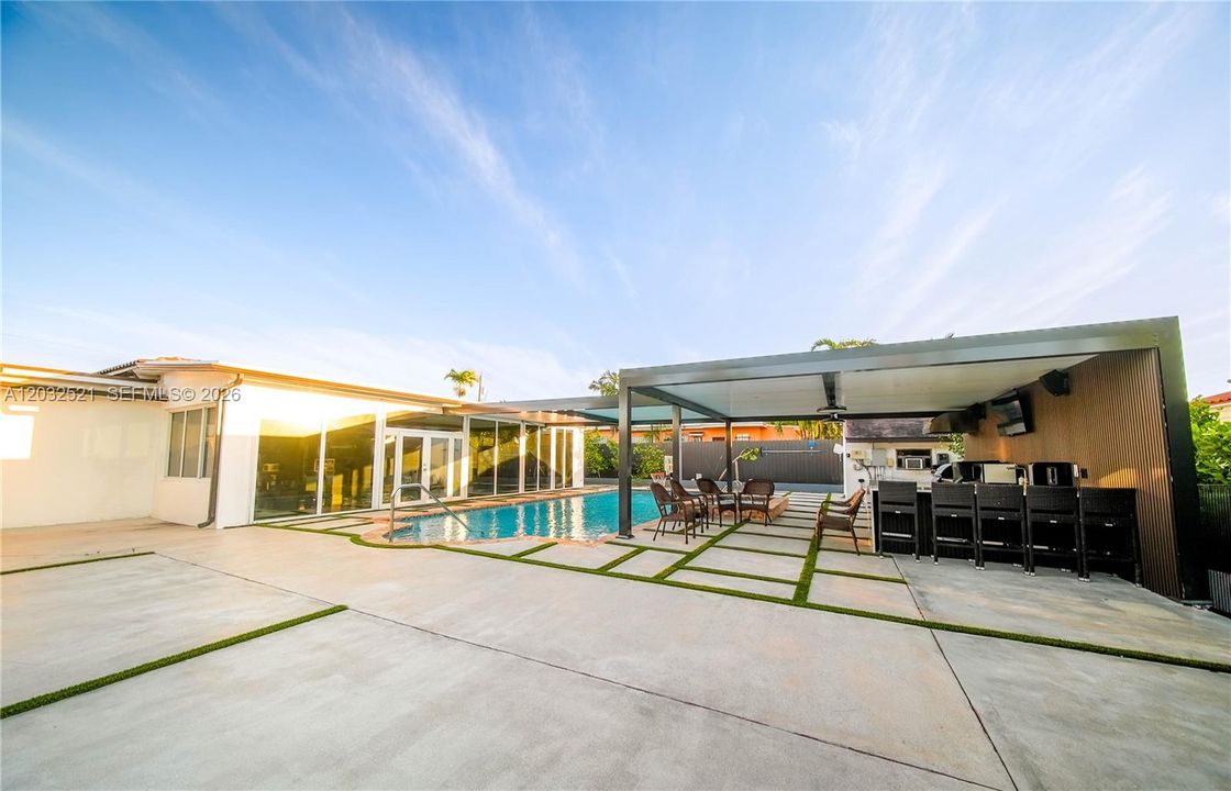 For Rent: $6,000 (3 beds, 2 baths, 1476 Square Feet)