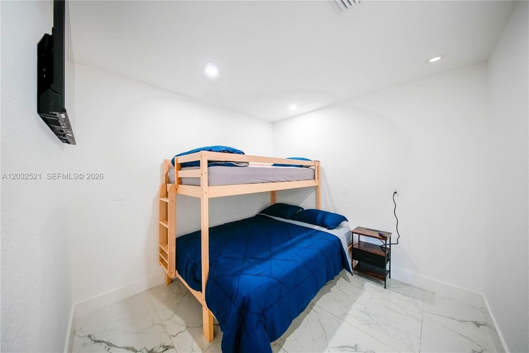 For Rent: $6,000 (3 beds, 2 baths, 1476 Square Feet)