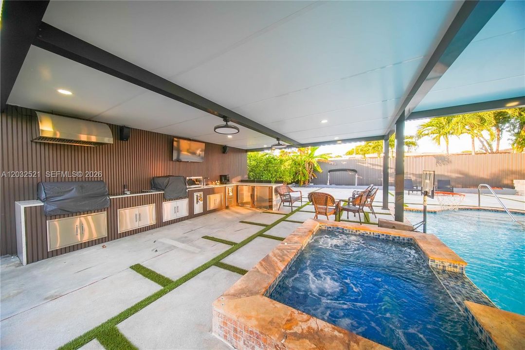For Rent: $6,000 (3 beds, 2 baths, 1476 Square Feet)
