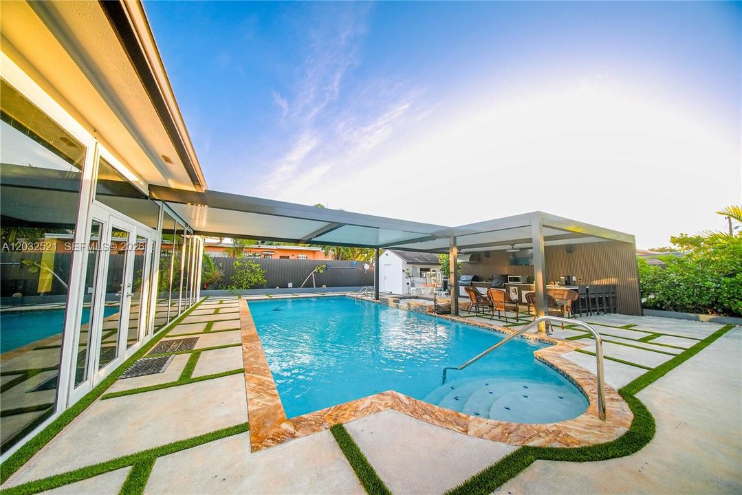 For Rent: $6,000 (3 beds, 2 baths, 1476 Square Feet)