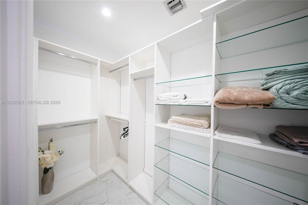 For Rent: $6,000 (3 beds, 2 baths, 1476 Square Feet)
