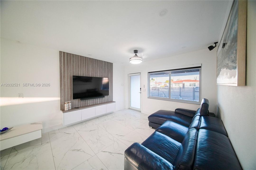 For Rent: $6,000 (3 beds, 2 baths, 1476 Square Feet)