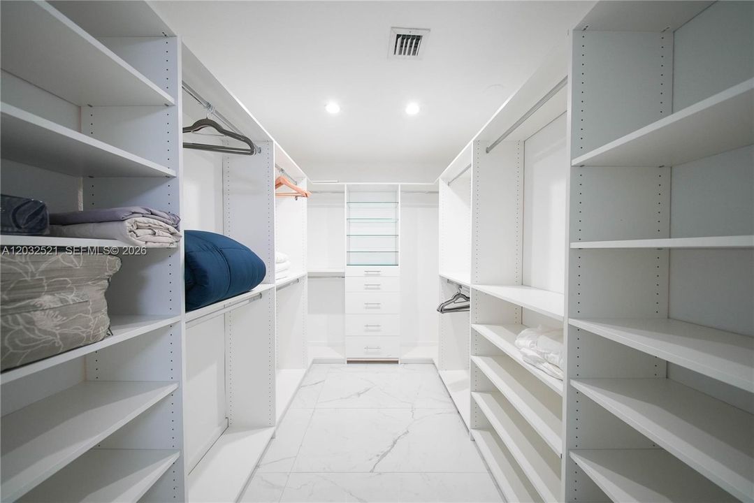 For Rent: $6,000 (3 beds, 2 baths, 1476 Square Feet)