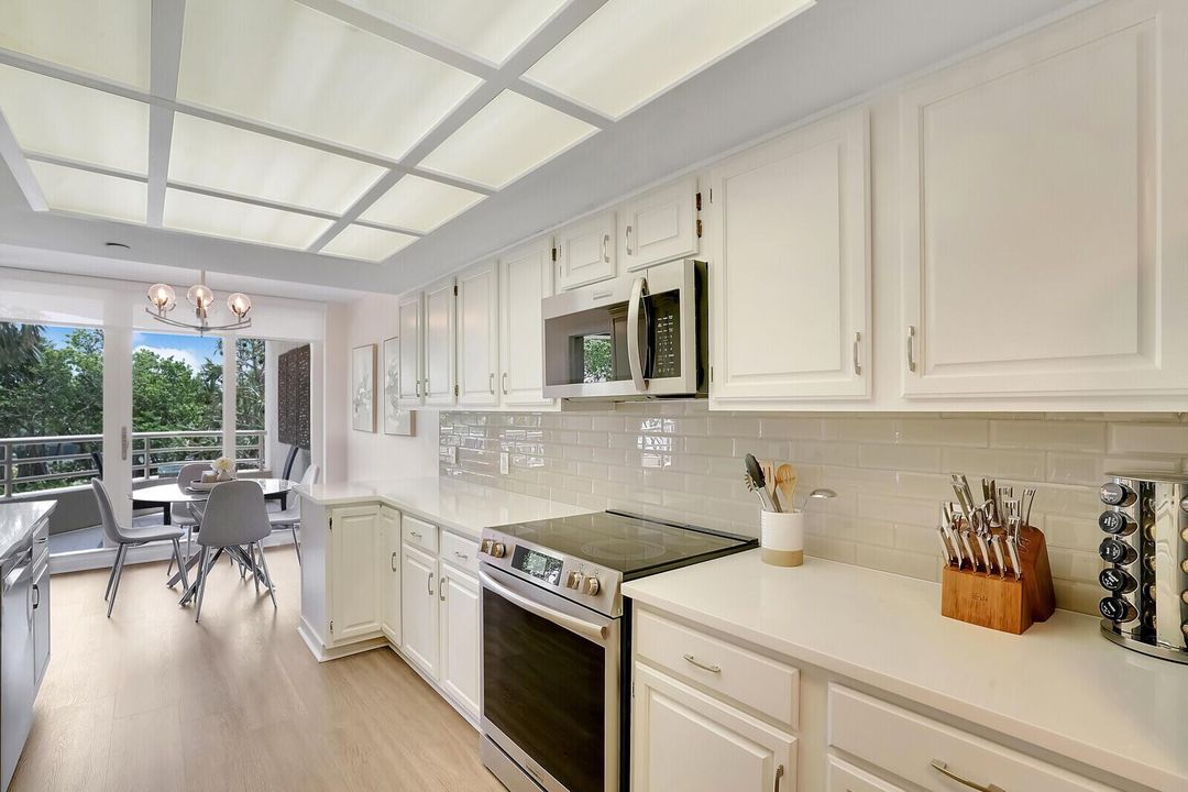 Eat-In Kitchen