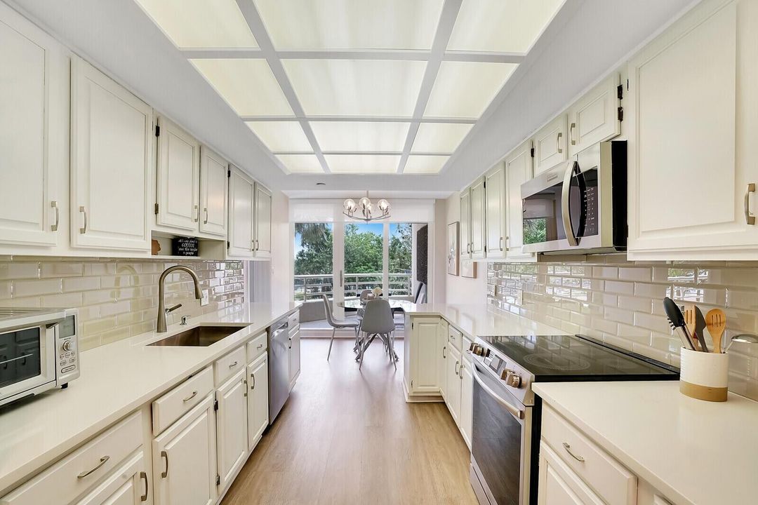 Eat-In Kitchen